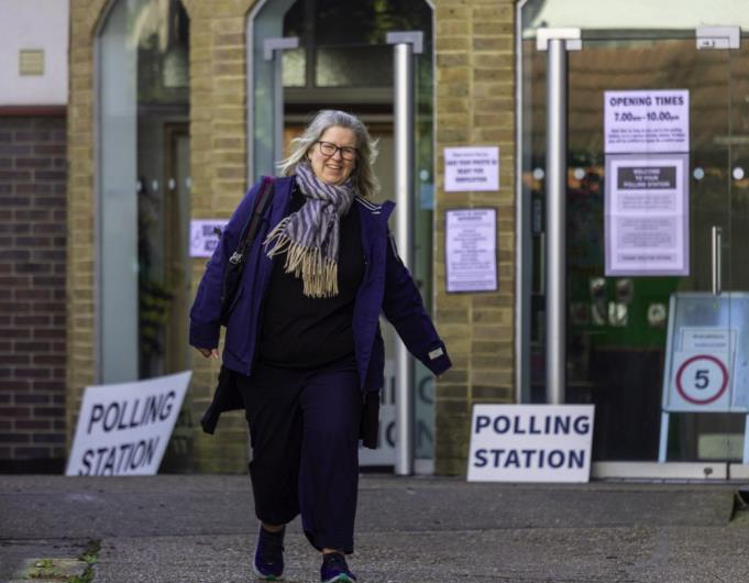 Local elections 2023: Rishi Sunak warns of ‘hard night’ for Tories as voting begins in crunch battlegrounds