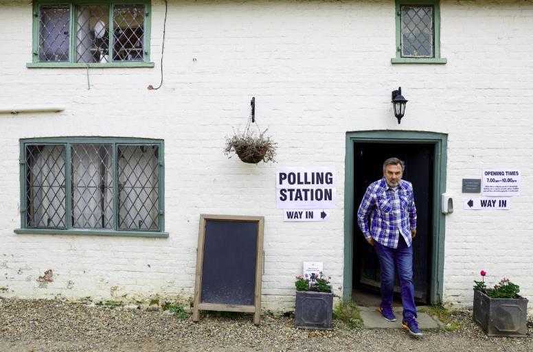 Local elections 2023: Rishi Sunak warns of ‘hard night’ for Tories as voting begins in crunch battlegrounds