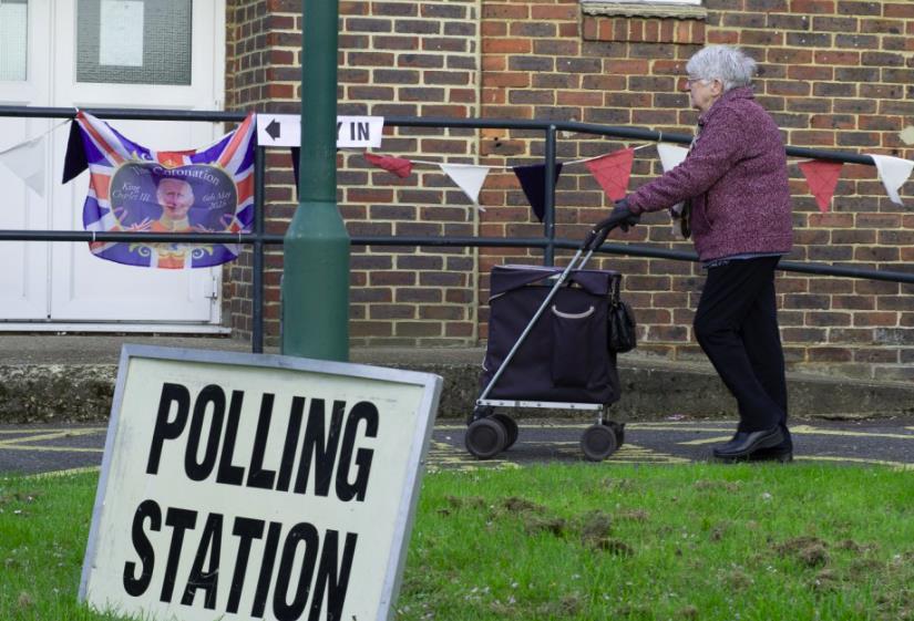 Local elections 2023: Rishi Sunak warns of ‘hard night’ for Tories as voting begins in crunch battlegrounds