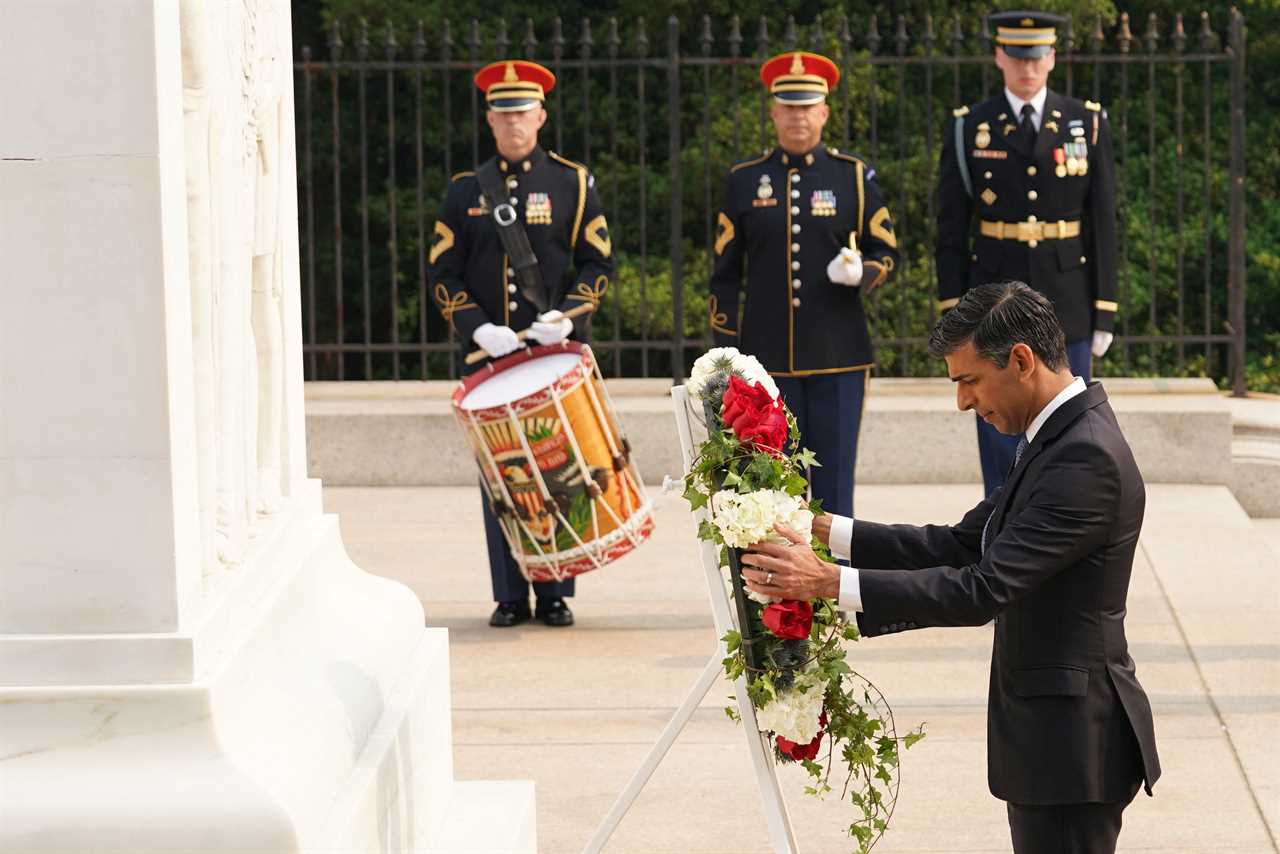 Rishi Sunak pays tribute at war memorial before crunch US talks with Biden to forge ‘economic alliance’