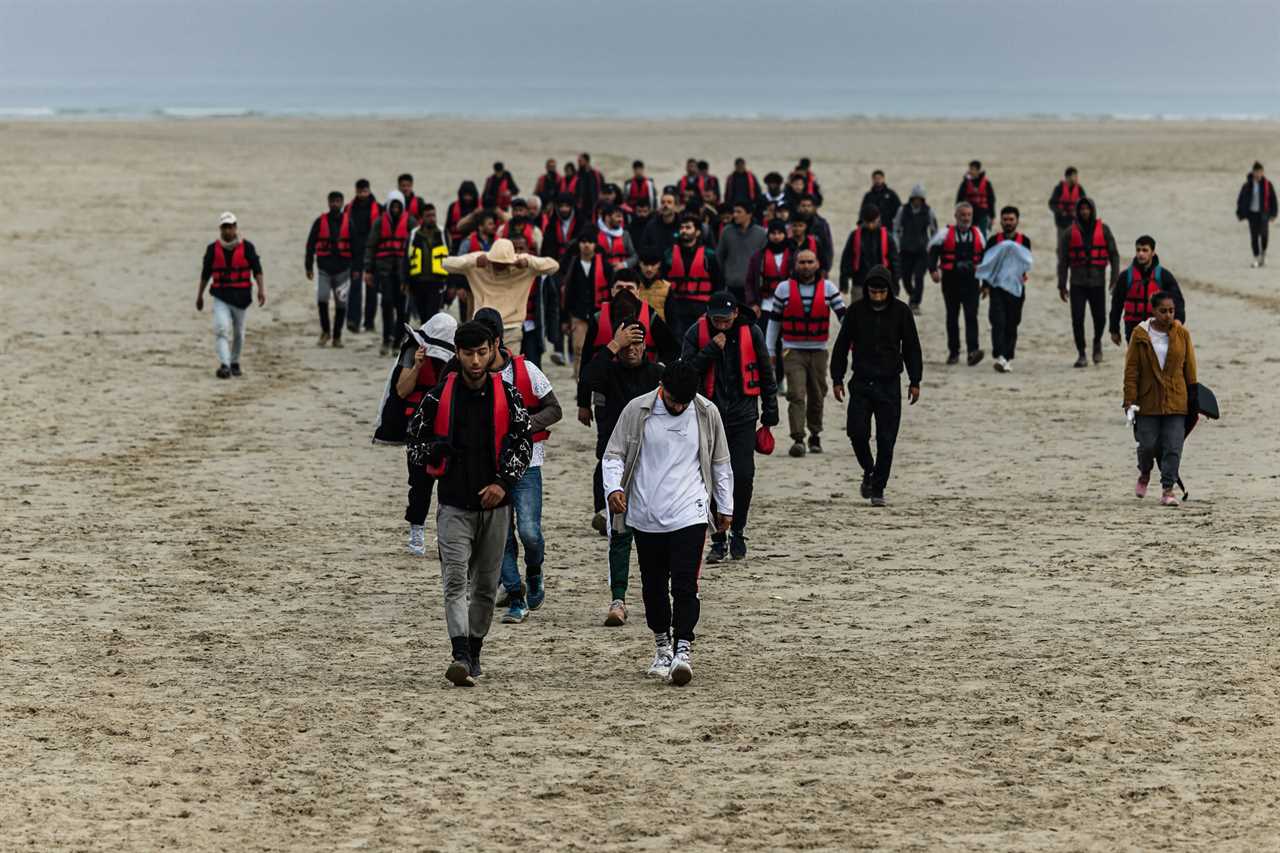 Nearly 800 migrants crossed Channel to Britain during hot weather at the weekend