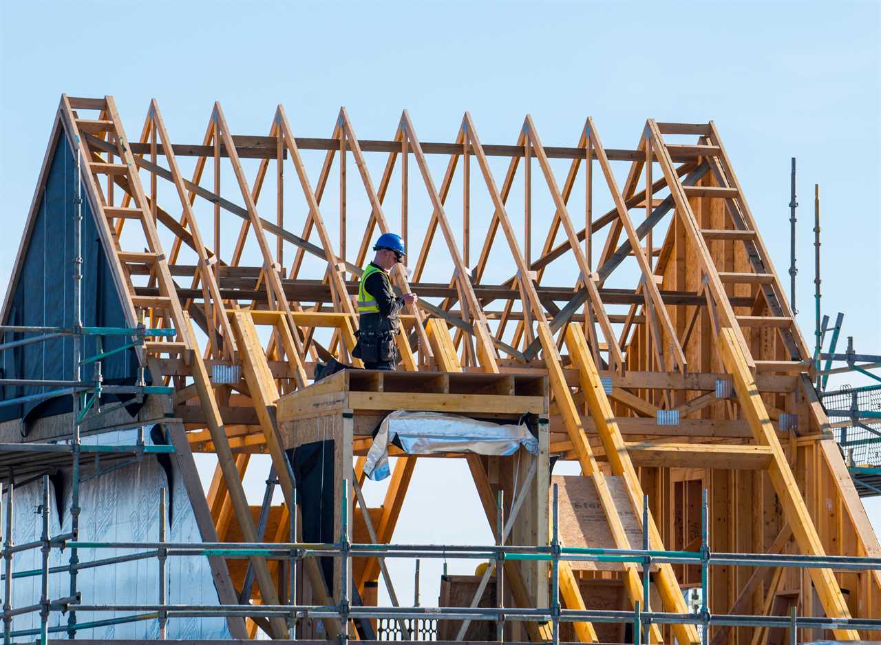 More bricklayers, roofers & construction workers get green light to come to UK