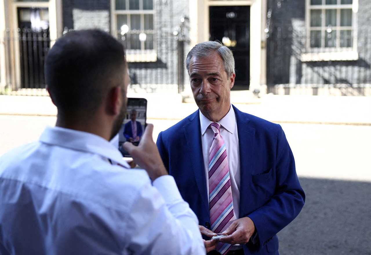 Downing Street welcomes NatWest boss’ decision to quit over Farage story leak as pressure mounts on whole board to go
