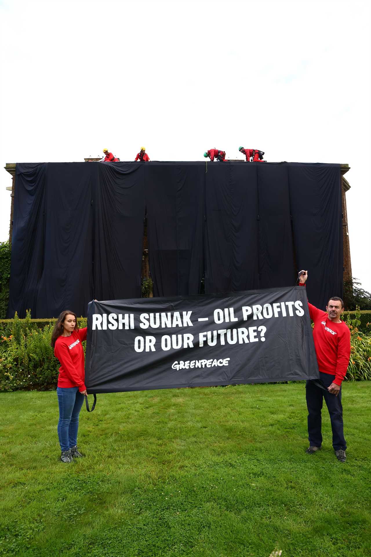 It's an unbelievable failing that North Yorkshire police didn't respond for two hours when Greenpeace activists showed up at the PM's family home