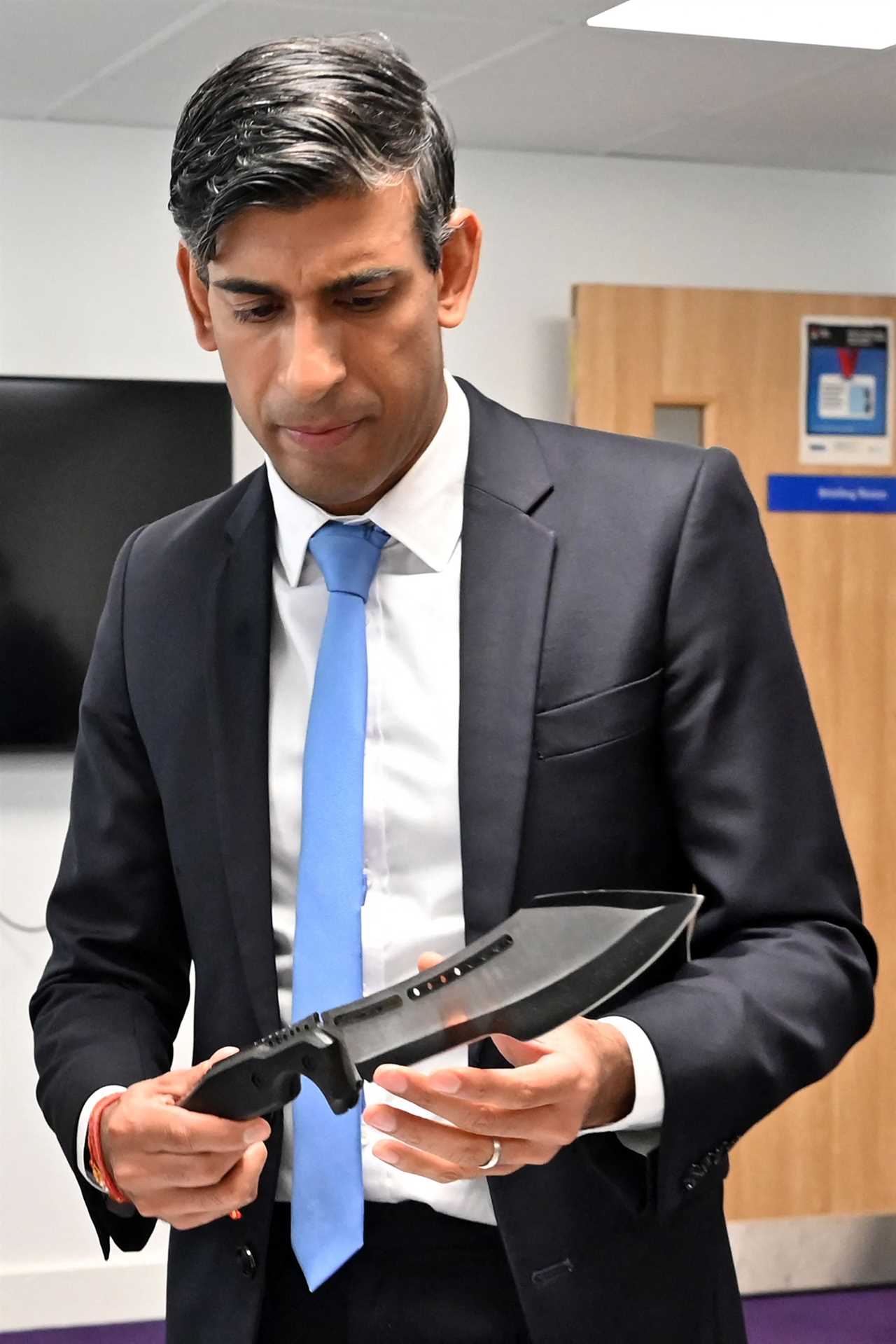 Rishi Sunak Vows to Ban Long-Bladed Knives After Chaos at Notting Hill Carnival