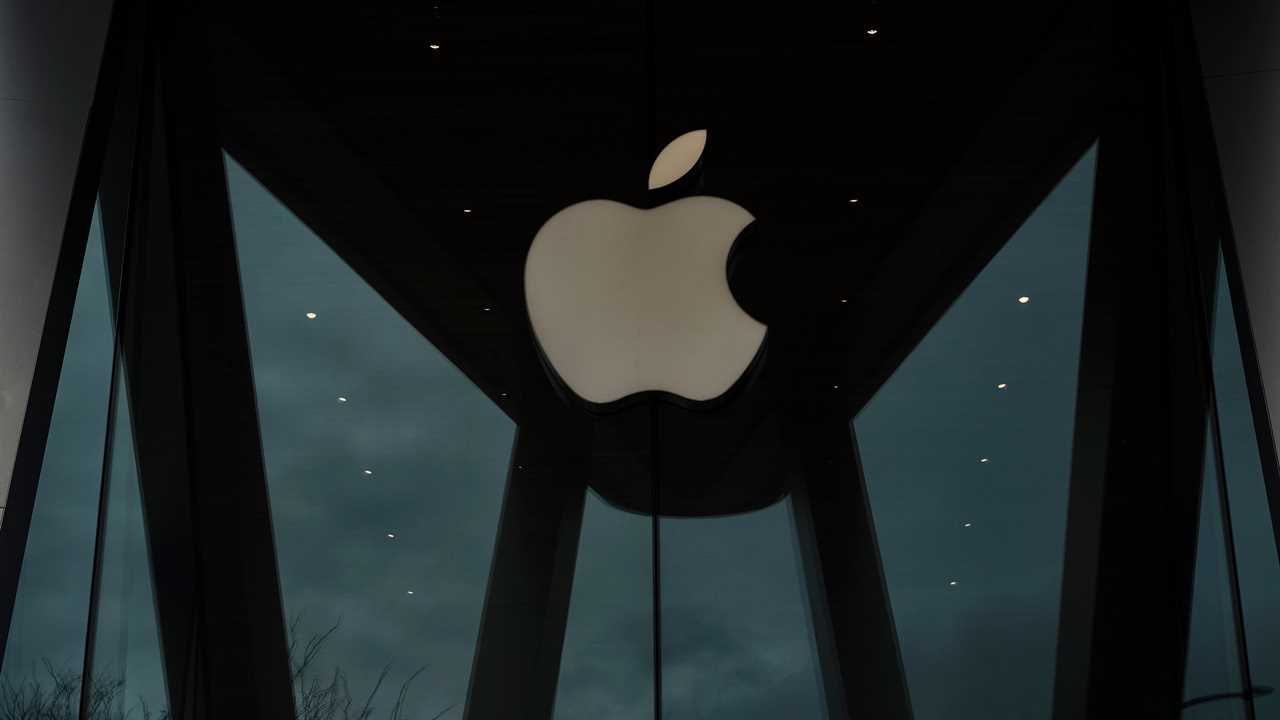 In the Spotlight: Apple's Dilemma - Protecting Privacy vs. Child Safety