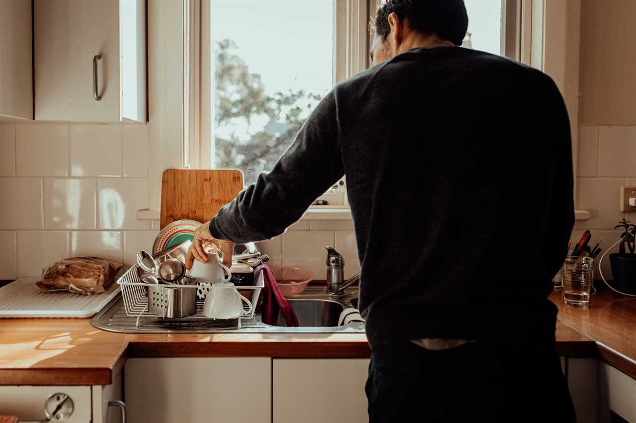 The obscure symptom of liver cancer that shows up while doing the washing up