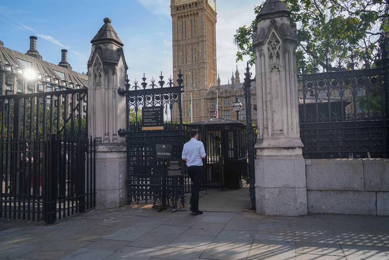 Chinese agents attempt to recruit Brits in Westminster and the military, ministers reveal