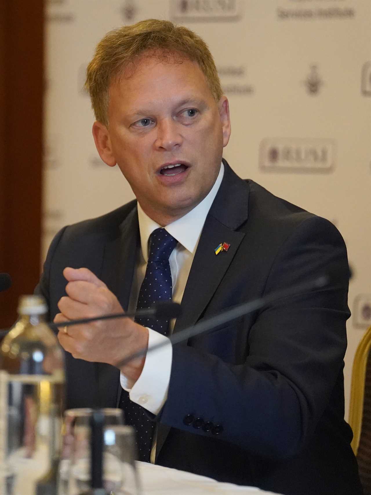 Grant Shapps criticizes Elon Musk for mocking Ukrainian leader Volodymyr Zelensky on Twitter