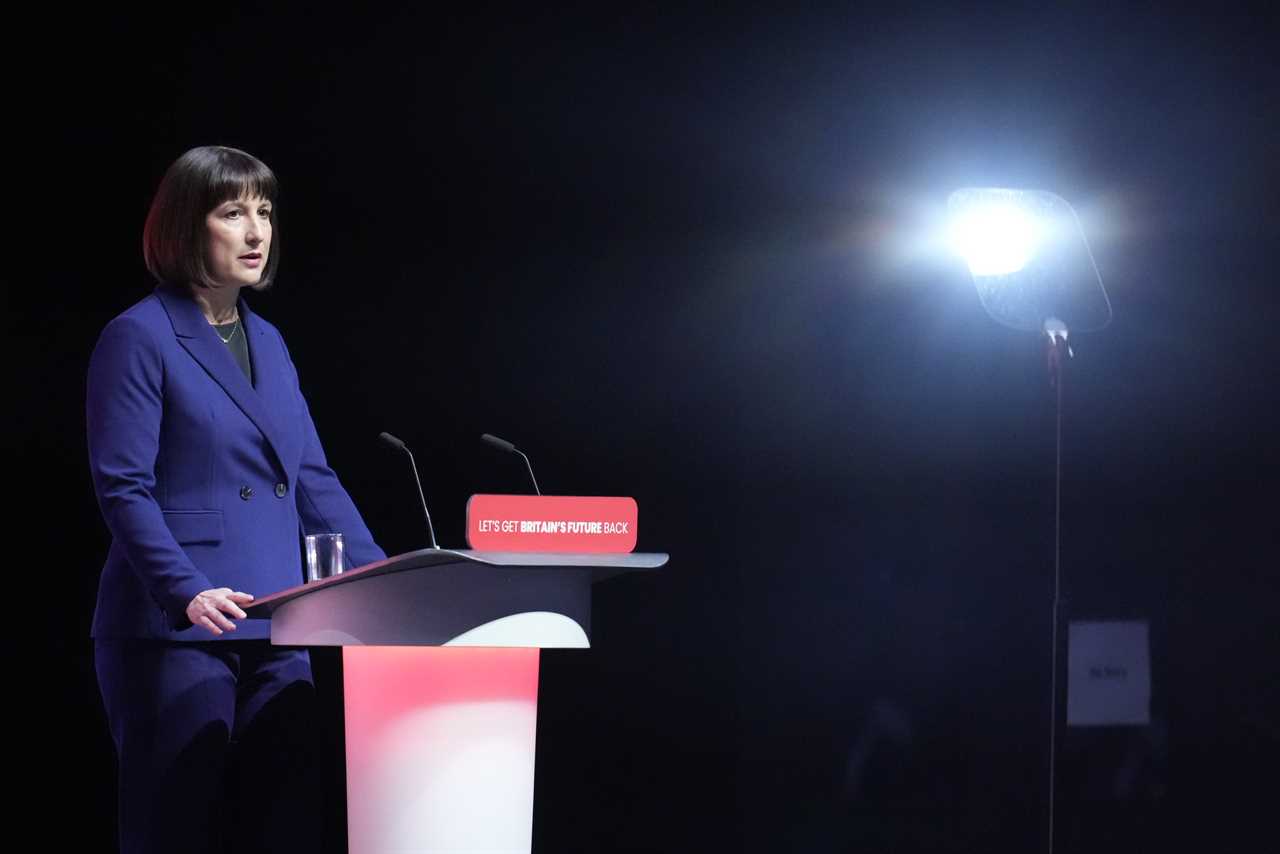 Labour Supports Rishi Sunak's Smoking Ban to Phase Out Cigarettes, Says Shadow Chancellor Rachel Reeves