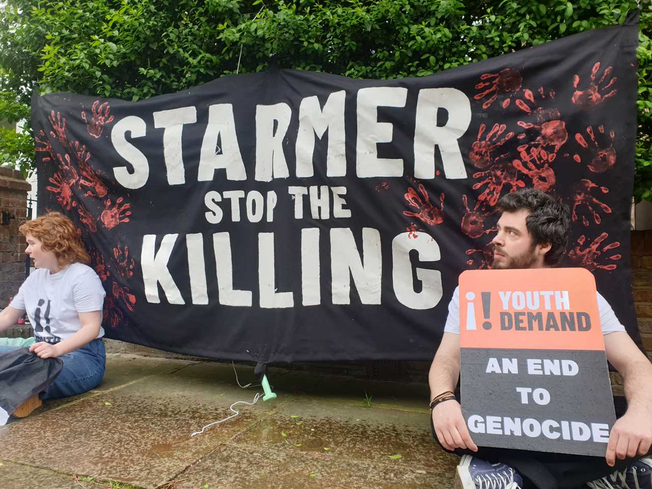 Rishi Sunak condemns pro-Palestine protesters for targeting Keir Starmer's home