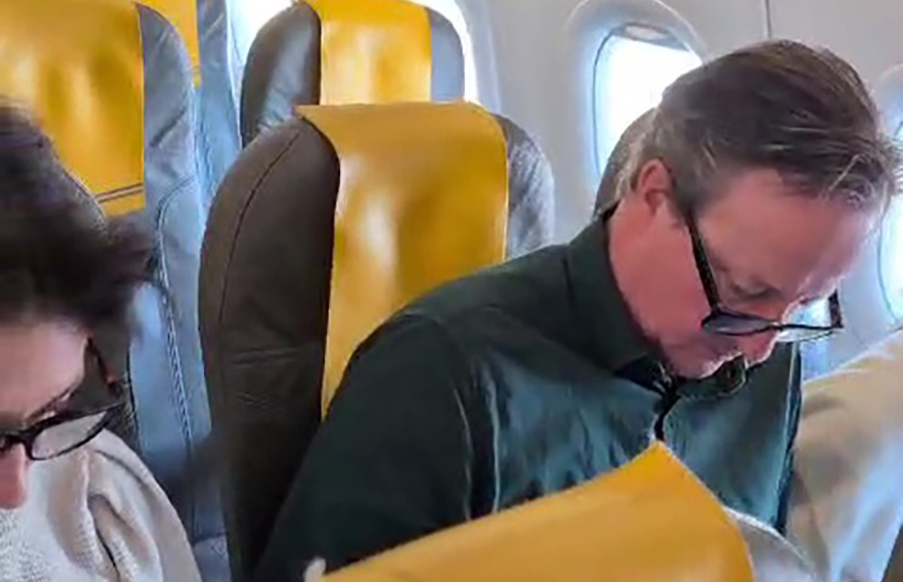 David Cameron Returns to UK in Economy Class After Weekend Trip to Rome