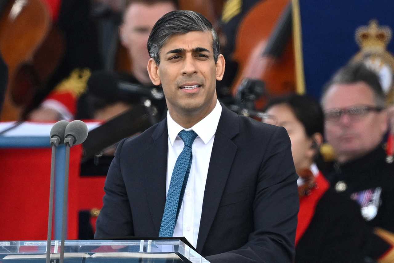 Rishi Sunak apologizes for leaving D-Day event early