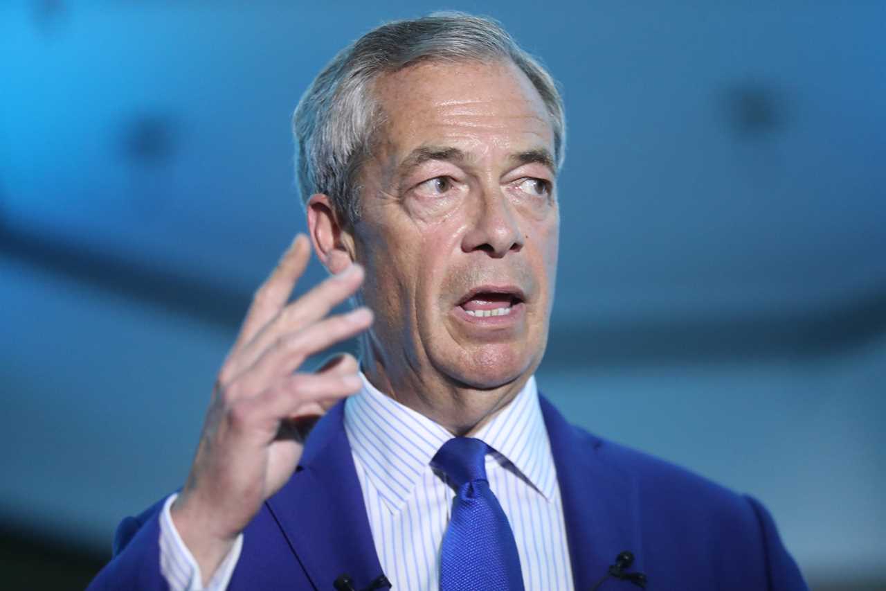 James Cleverly criticizes Nigel Farage for echoing Putin on Ukraine war