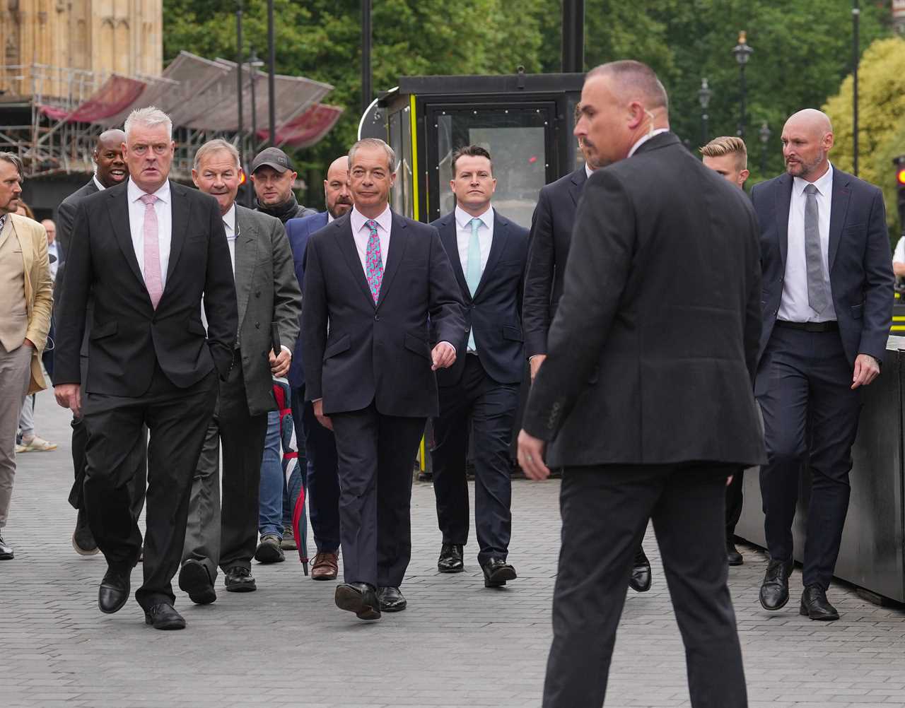 Nigel Farage and Reform MPs Arrive at Commons as Lee Anderson Warns 'The Fox is in the Henhouse'