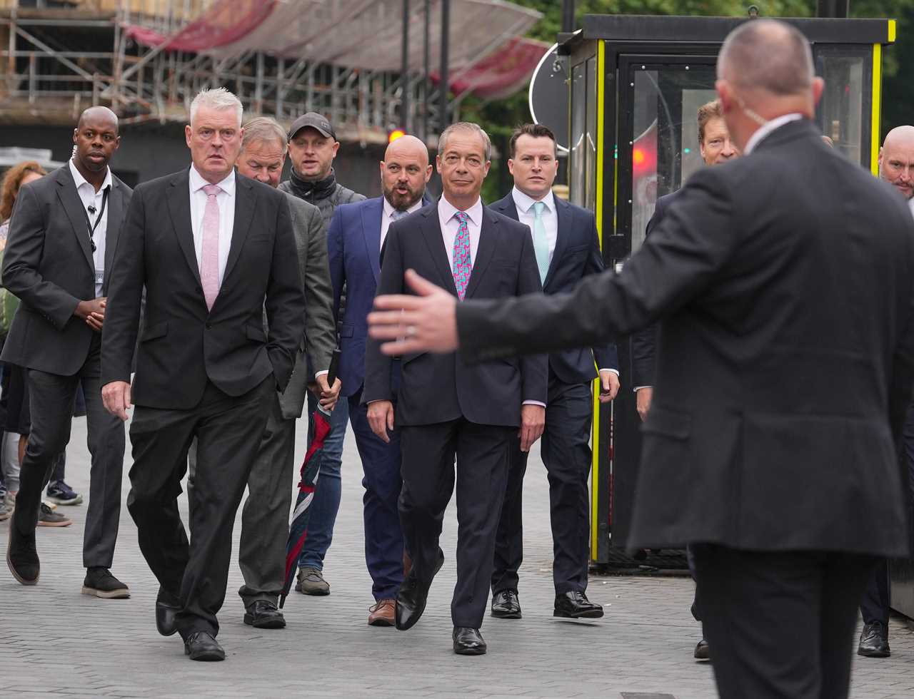 Nigel Farage and Reform MPs Arrive at Commons as Lee Anderson Warns 'The Fox is in the Henhouse'