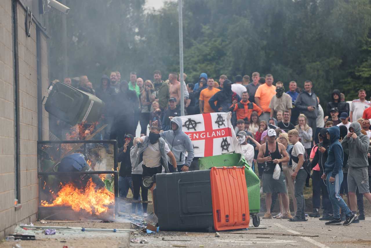 Specialist Police Force to Tackle Rioting Thugs - Sir Keir Starmer Calls Out Violence