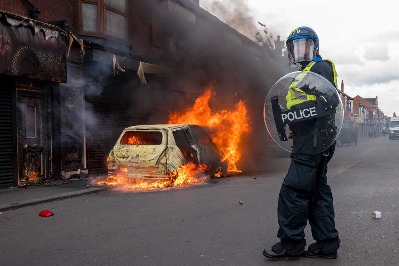 Specialist Police Force to Tackle Rioting Thugs - Sir Keir Starmer Calls Out Violence