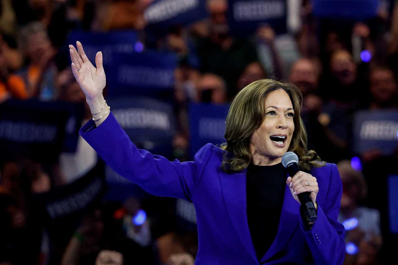 Kamala Harris Absent as Obamas Headline Day Two of DNC