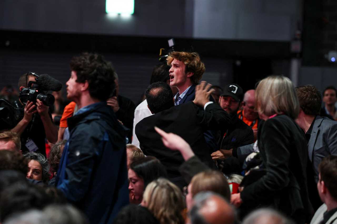 Gaza protestor interrupts Labour conference