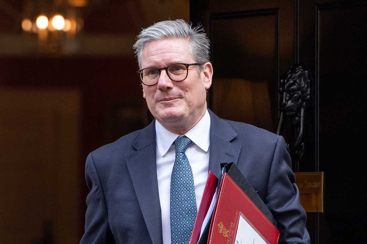 Sir Keir Starmer signs deal to deport illegal immigrants to remote Atlantic island