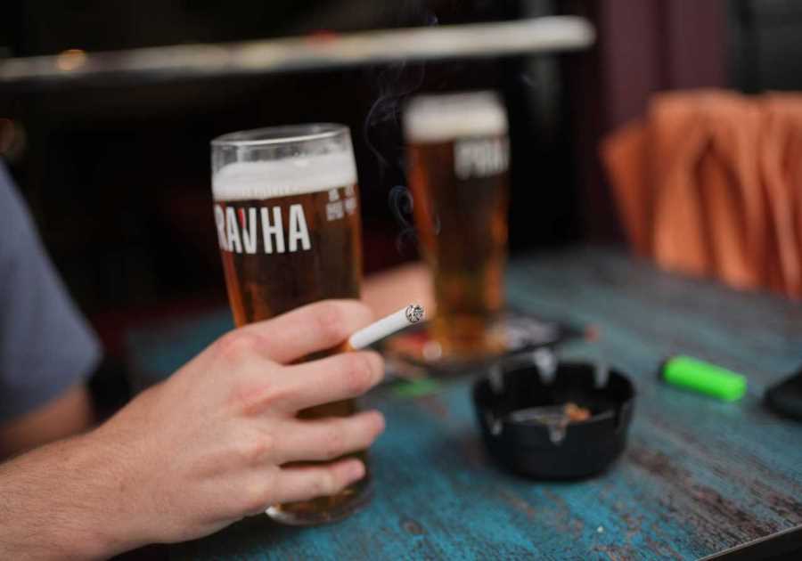 Pub garden smoking ban not supported by majority of Brits, poll reveals