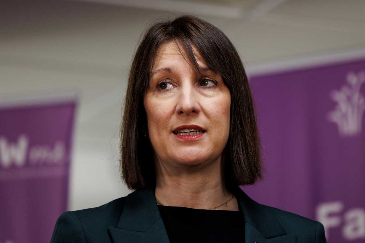 Top Tory Calls for Rachel Reeves to Cancel China Trip Amid Economic Turbulence