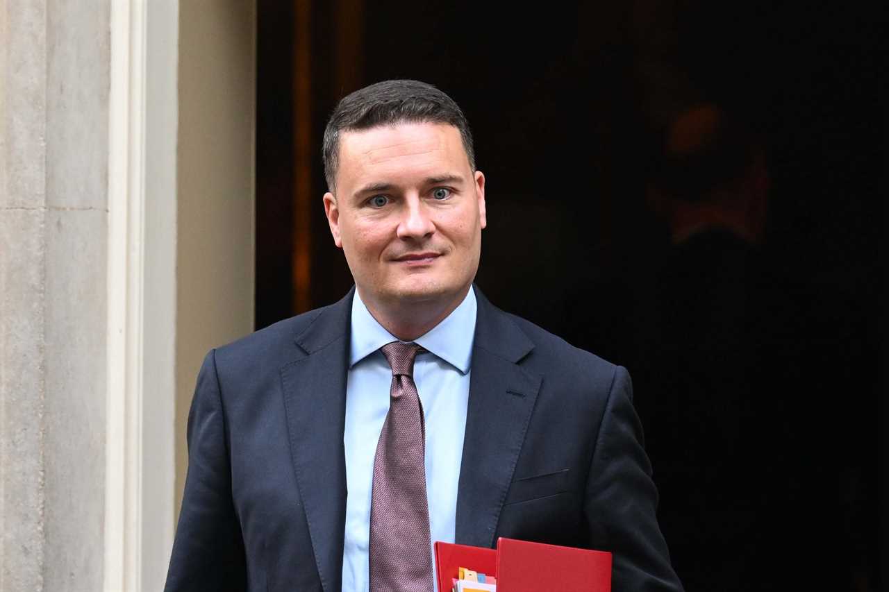 Labour's Wes Streeting Criticizes Nigel Farage as Reform Party Gains Ground in Polls