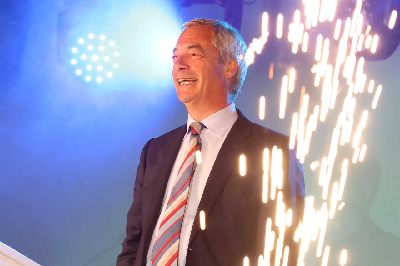 Nigel Farage Prepares Legal Battle Against Asylum Housing in Reform-Controlled Areas