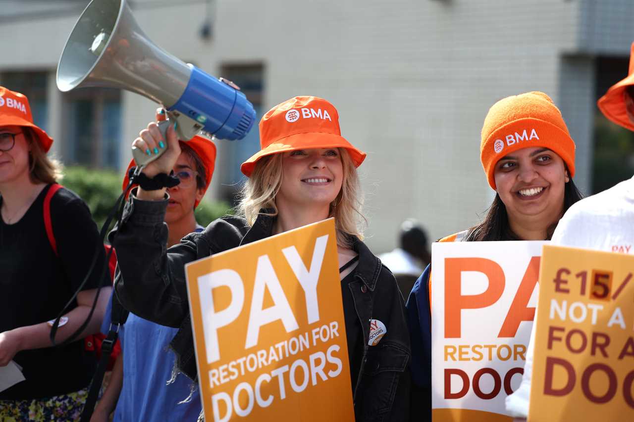 Public Sector Pay Rises: Balancing Inflation and Union Concerns