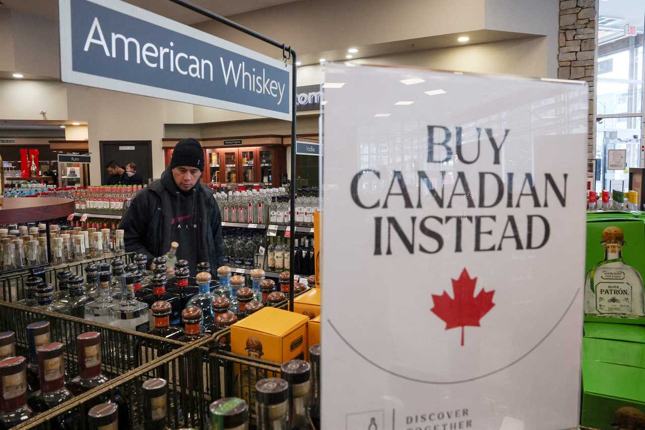 Legal Challenge Threatens Trump's Trade Tariffs: White House Prepares Counteroffensive