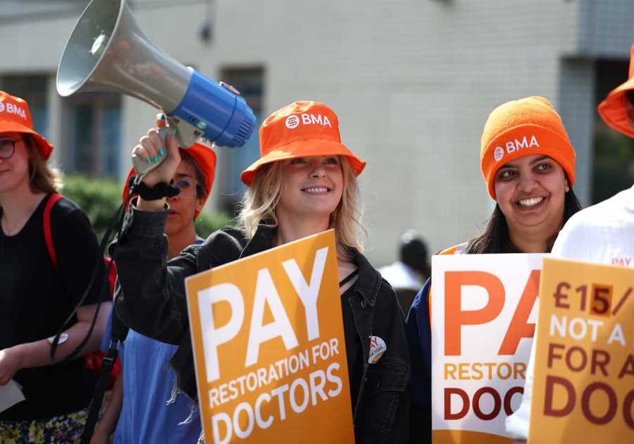 Public Sector Pay Rises: Balancing Inflation and Union Concerns