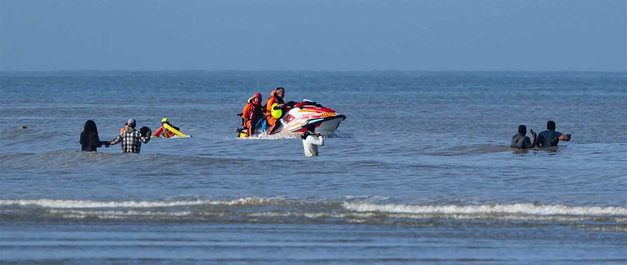 French Authorities Innovate Maritime Tactics to Intercept Migrant Boats