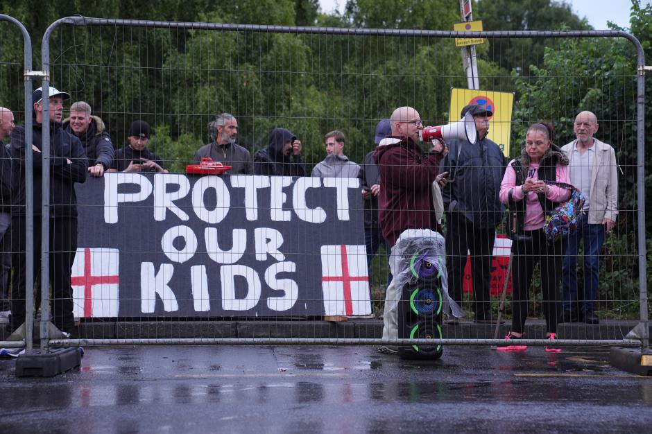 Analyzing the Complexities of Migrant Housing Choices Amid Home Office Crackdown