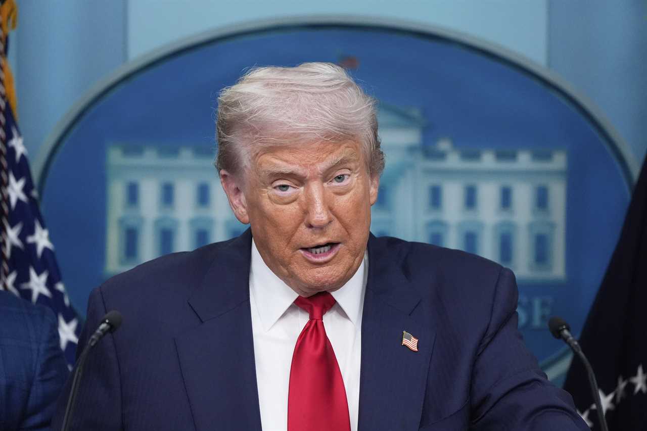 Analysis: US Administration Critiques UK's Free Speech Climate Amidst Complex Social Dynamics